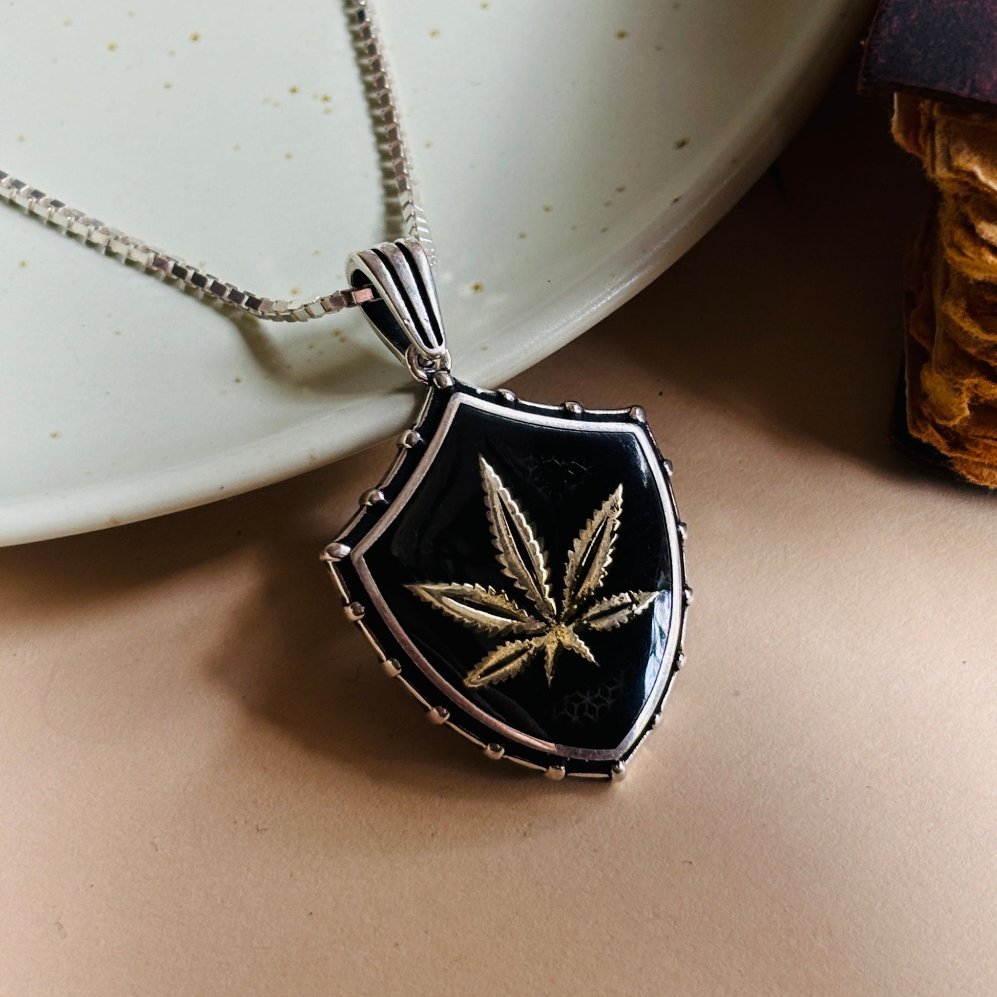 Hemp pandent 1