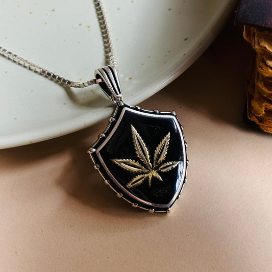 Hemp pandent 1