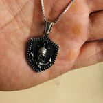 Load image into Gallery viewer, Anchor skull Pendant
