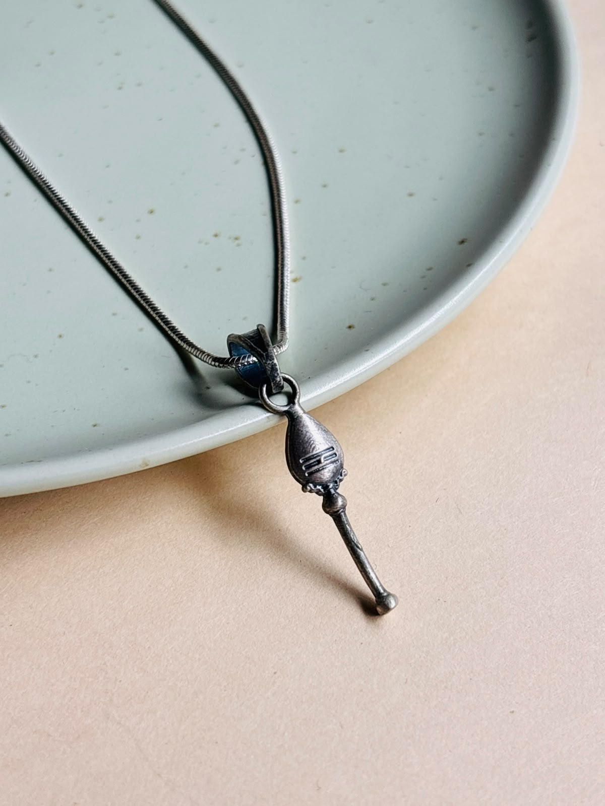 Silver vel pendant 