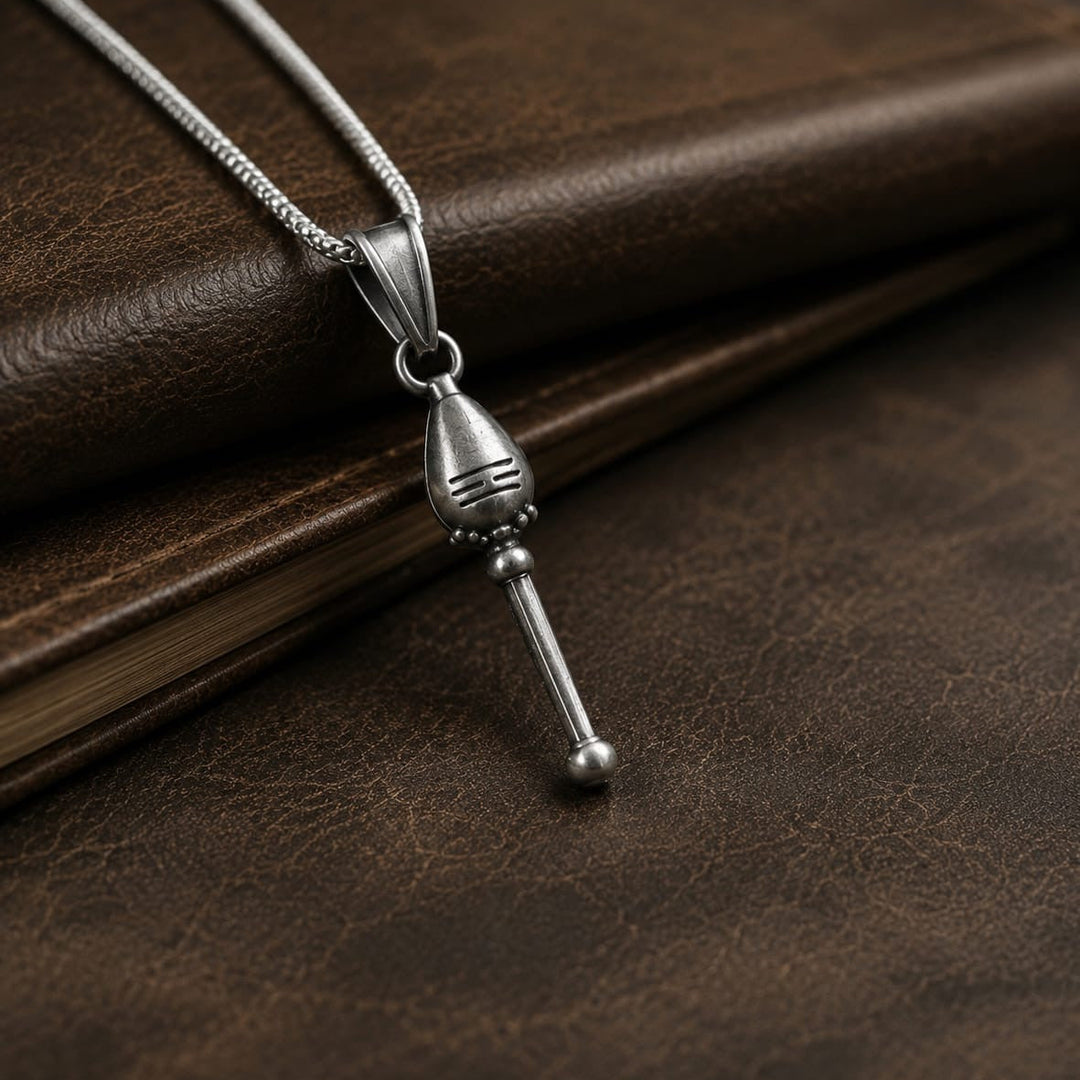 Silver vel pendant 