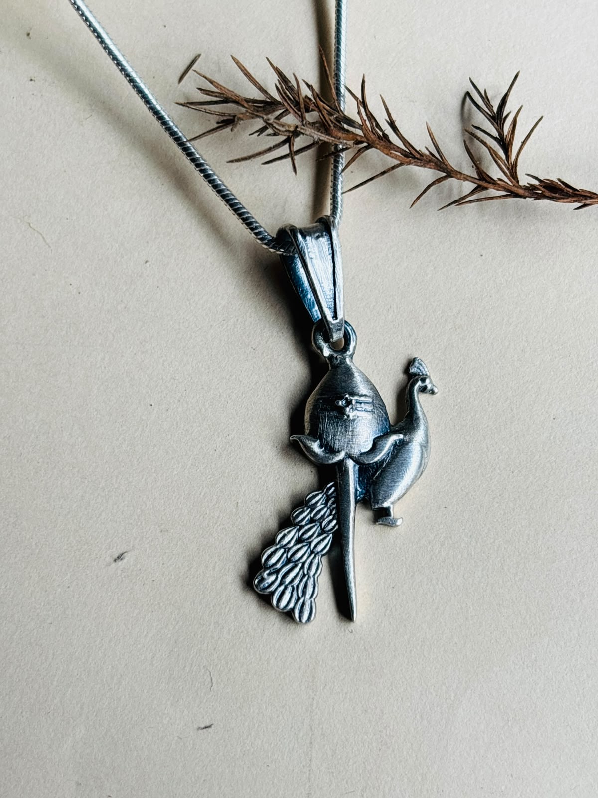 Silver vel pendant 