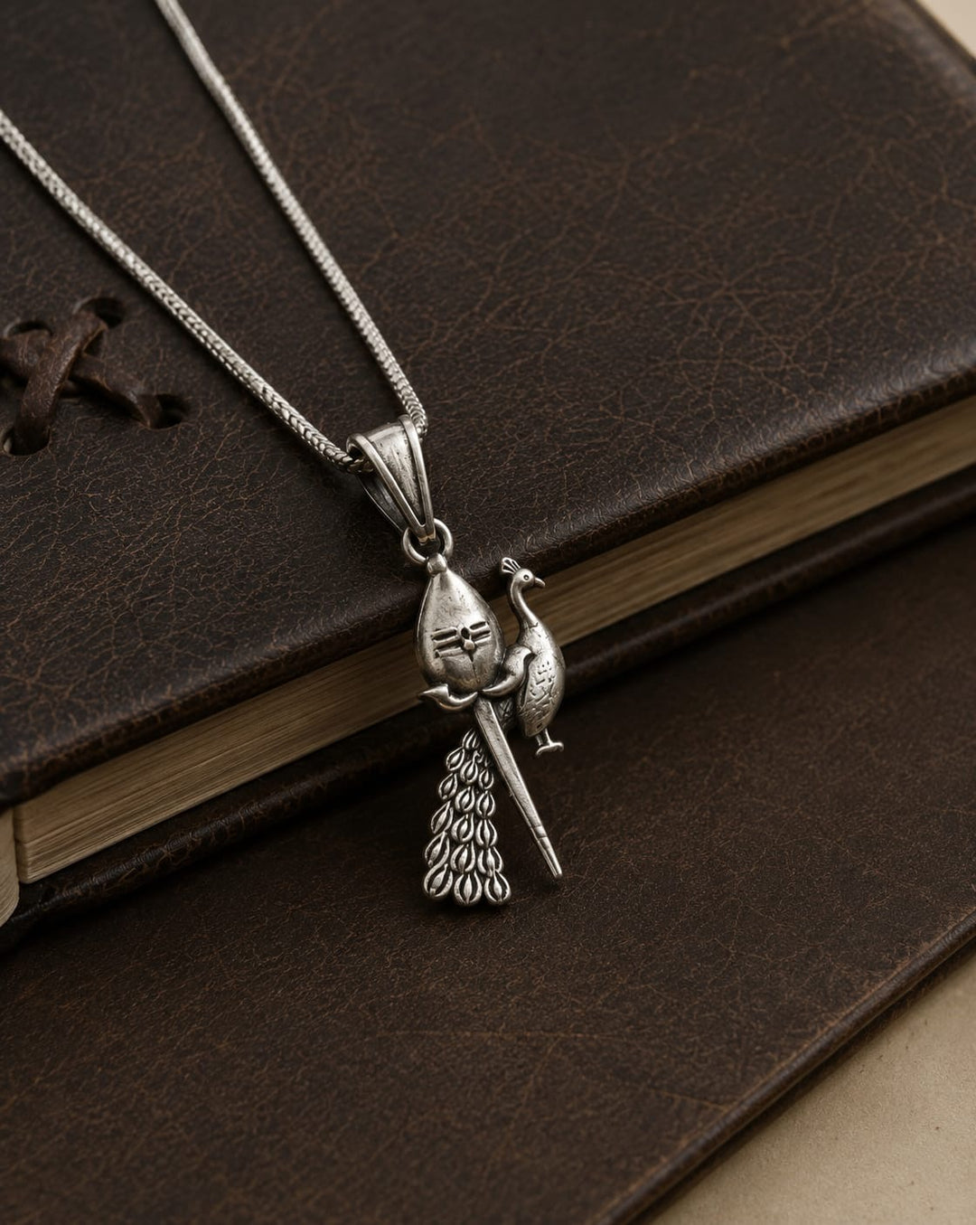 Silver vel pendant 